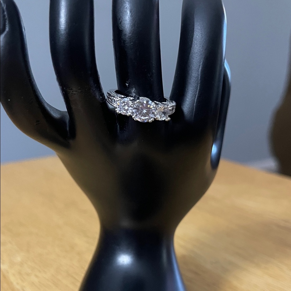 Elegant Silver Women's Ring